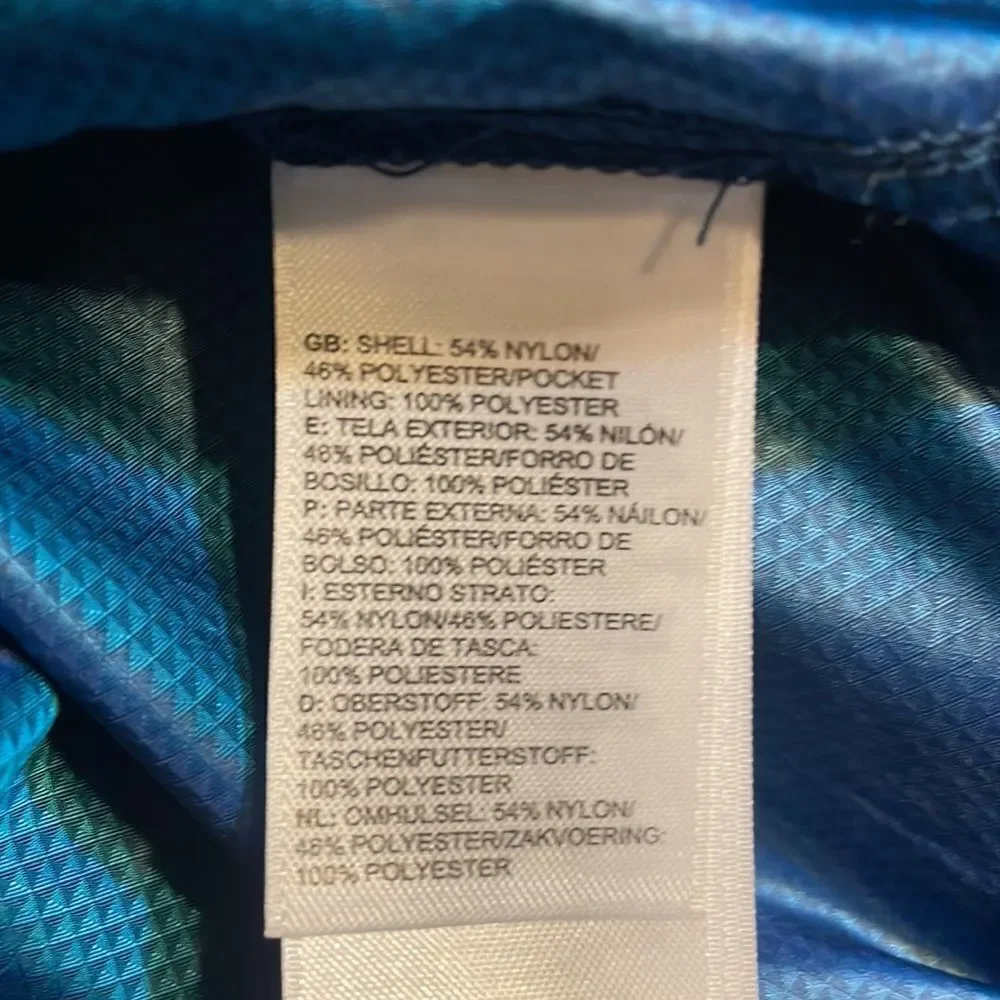 The north face windbreaker XL (4300)